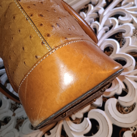 BEAUTIFUL! DOONEY & BOURKE OSTRICH EMBOSSED SHOULDER BAG - Picture 3 of 8